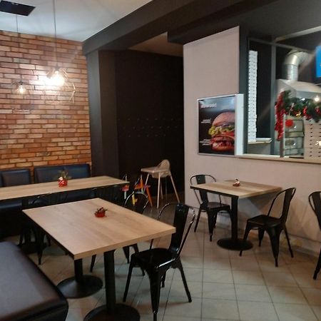 Pokoje Nad Pizzeria Poznań Esterno foto