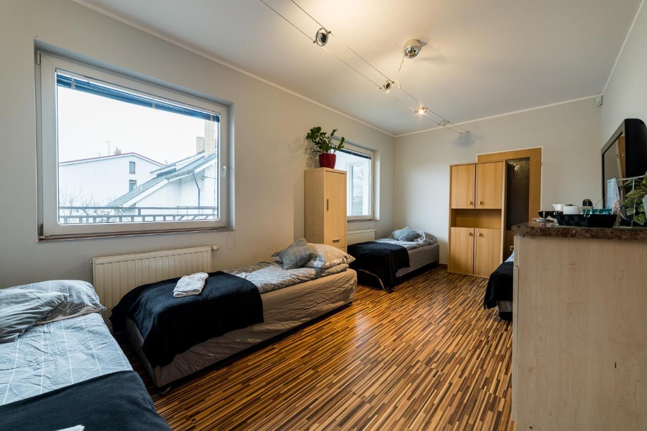Pokoje Nad Pizzeria Poznań Esterno foto