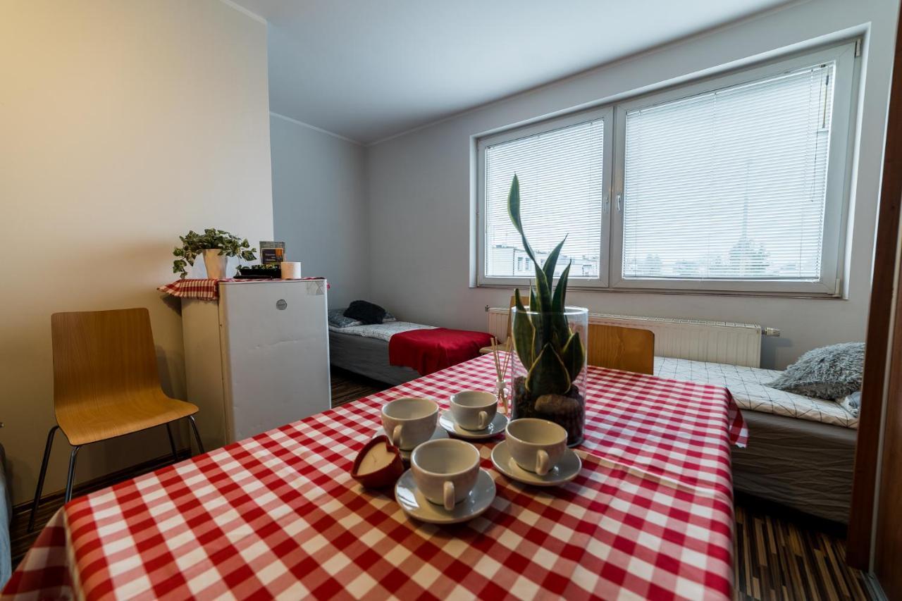 Pokoje Nad Pizzeria Poznań Esterno foto