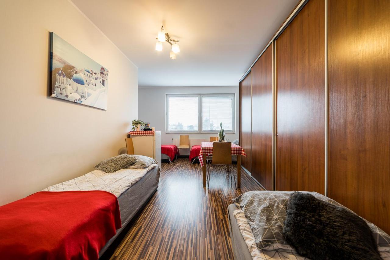 Pokoje Nad Pizzeria Poznań Esterno foto