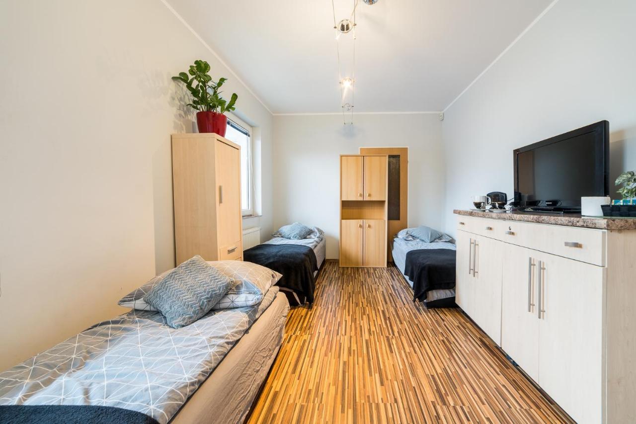 Pokoje Nad Pizzeria Poznań Esterno foto