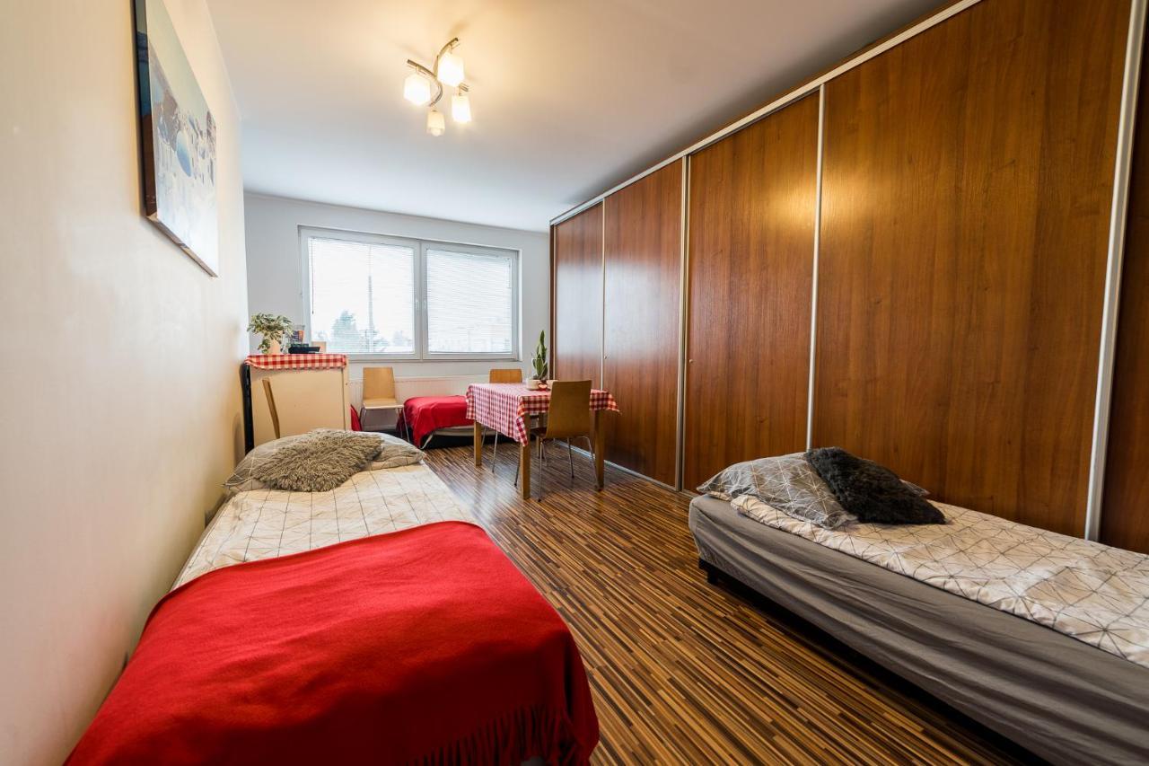 Pokoje Nad Pizzeria Poznań Esterno foto